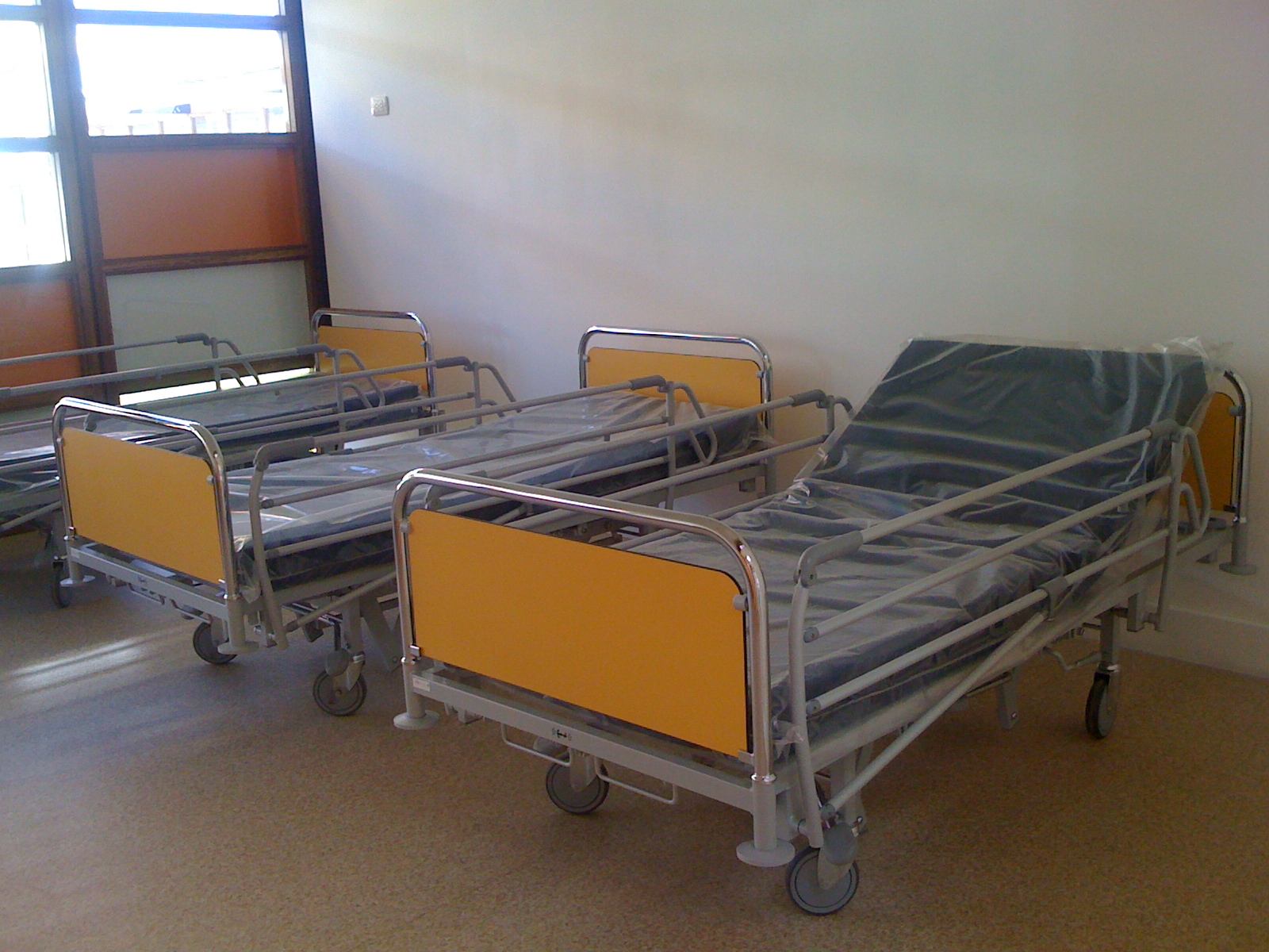 The (Hospital)beds are in their placeDe ziekenhuisbedden staan op hun plaats