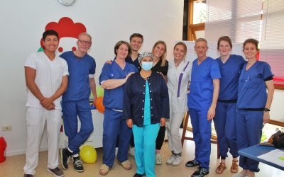 1e van 8 geplande schisisoperatieprojecten in 2025 gestart met medisch team o.l.v.Dr.Mike Ruettermann,plastisch chirurg